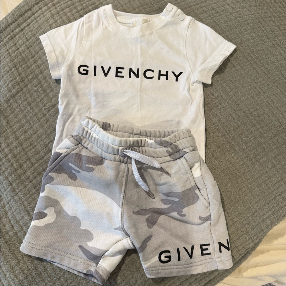 Givenchy 4G Motif Camouflage shorts and White Shirt Baby Outfit - White and Gray